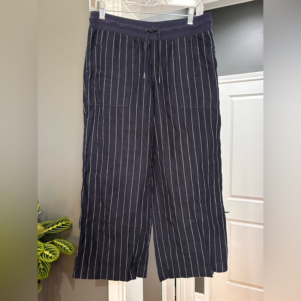 Athleta Women's Navy Pinstripe Capris 100% Linen
